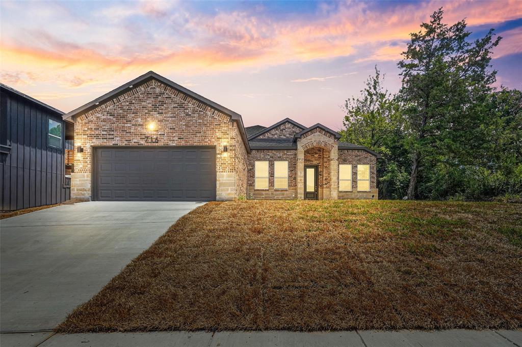 716 Oak Creek Drive