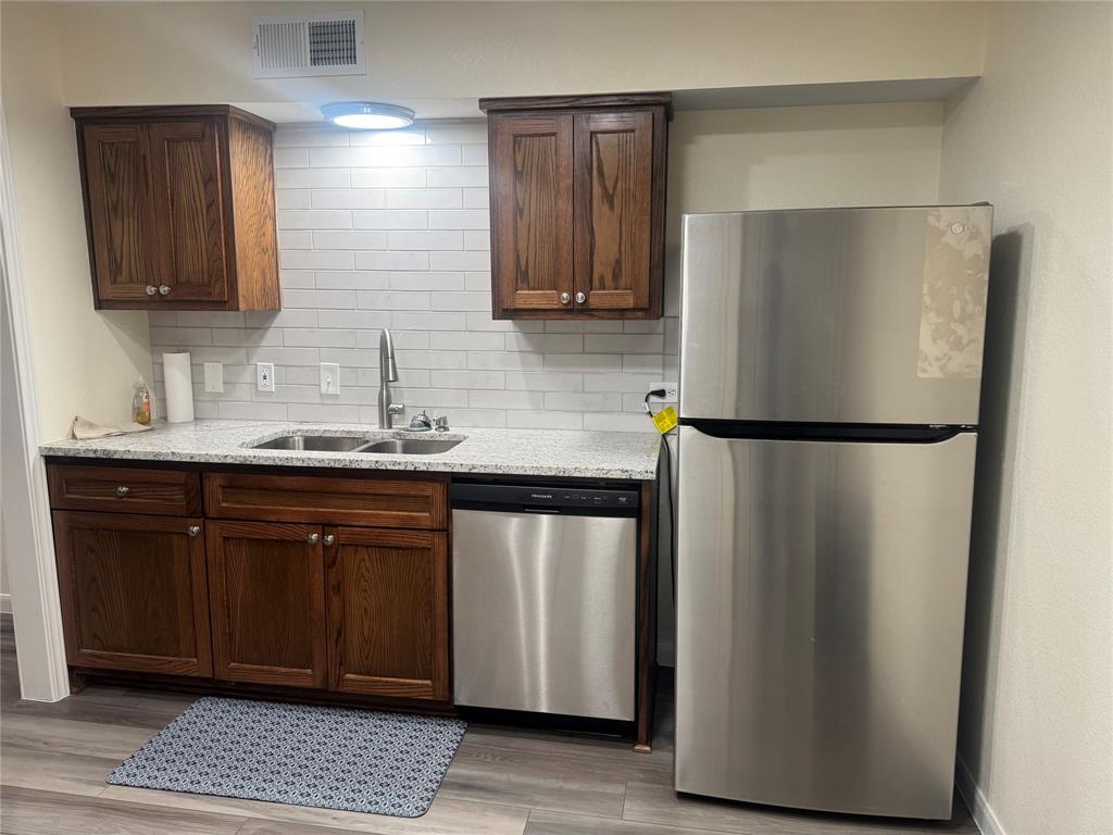 Royal Oaks Condo - Residential Lease