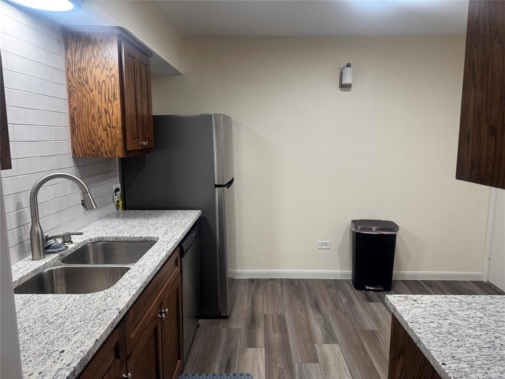 Royal Oaks Condo - Residential Lease