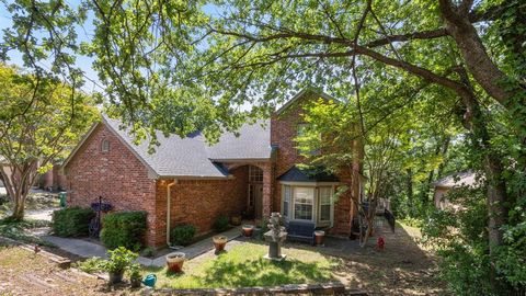 Photo of 1508 Valley Creek Road, Denton, TX 76205 (MLS # 21270966)