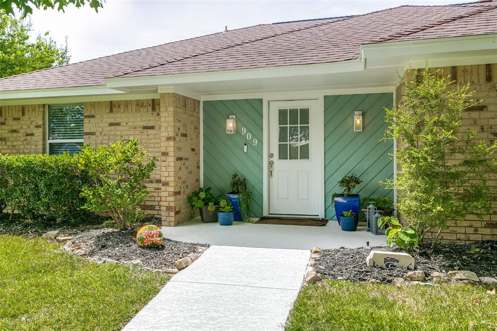 909 Hillside Lane