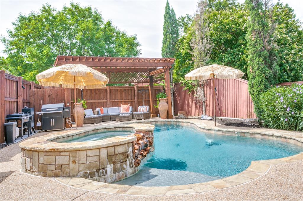 909 Hillside Lane