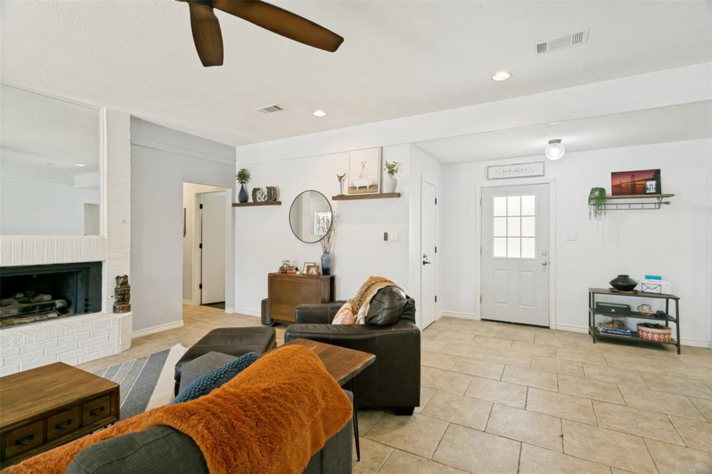 909 Hillside Lane