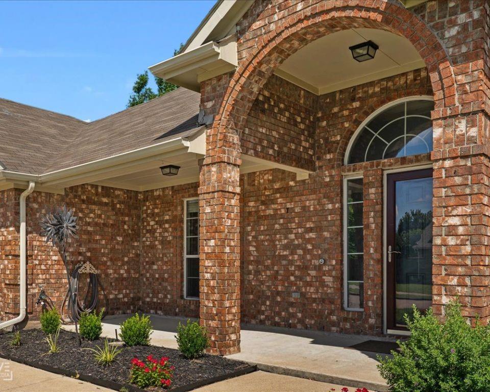 300 Glen Oak Trail
