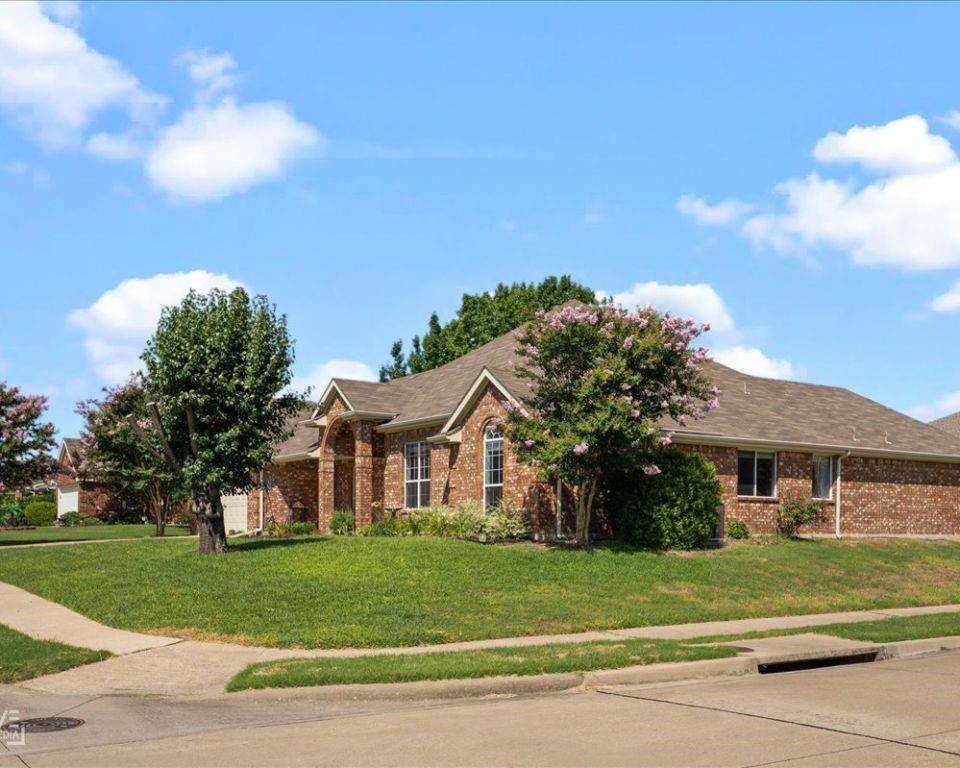 300 Glen Oak Trail