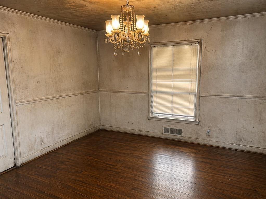 403 N Tennant Street