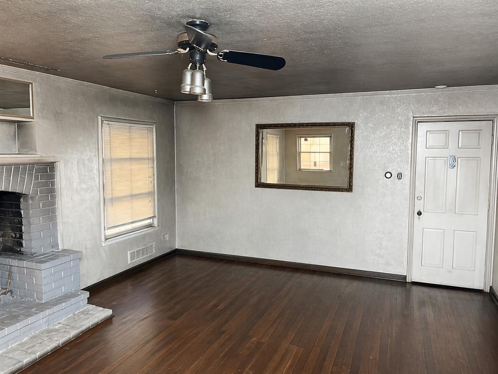 403 N Tennant Street