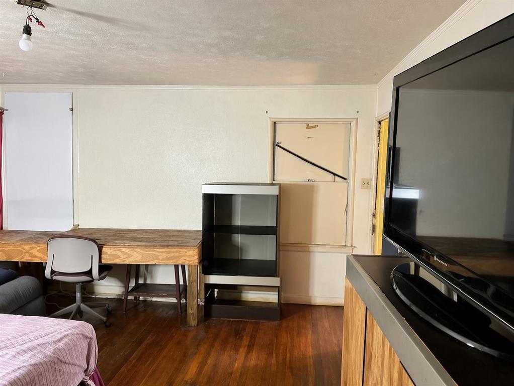 403 N Tennant Street