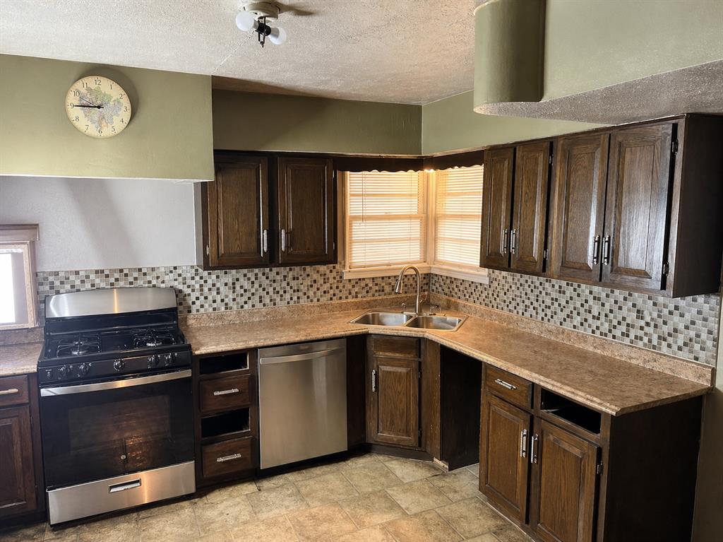 403 N Tennant Street