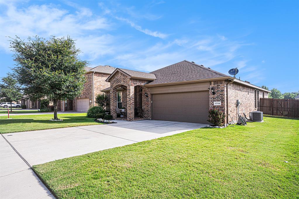 1714 Cross Creek Lane