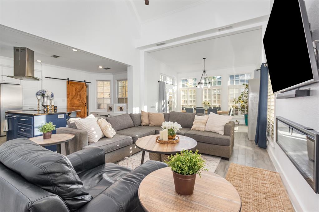 5235 Lakehill Boulevard