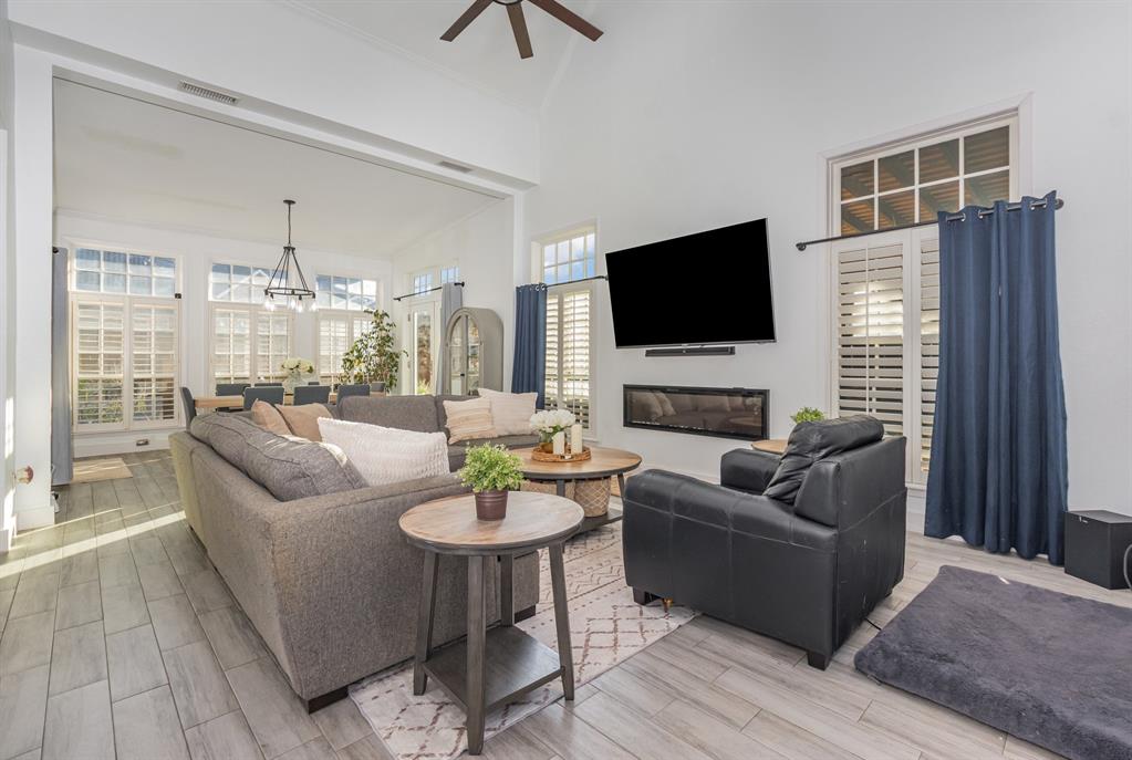 5235 Lakehill Boulevard