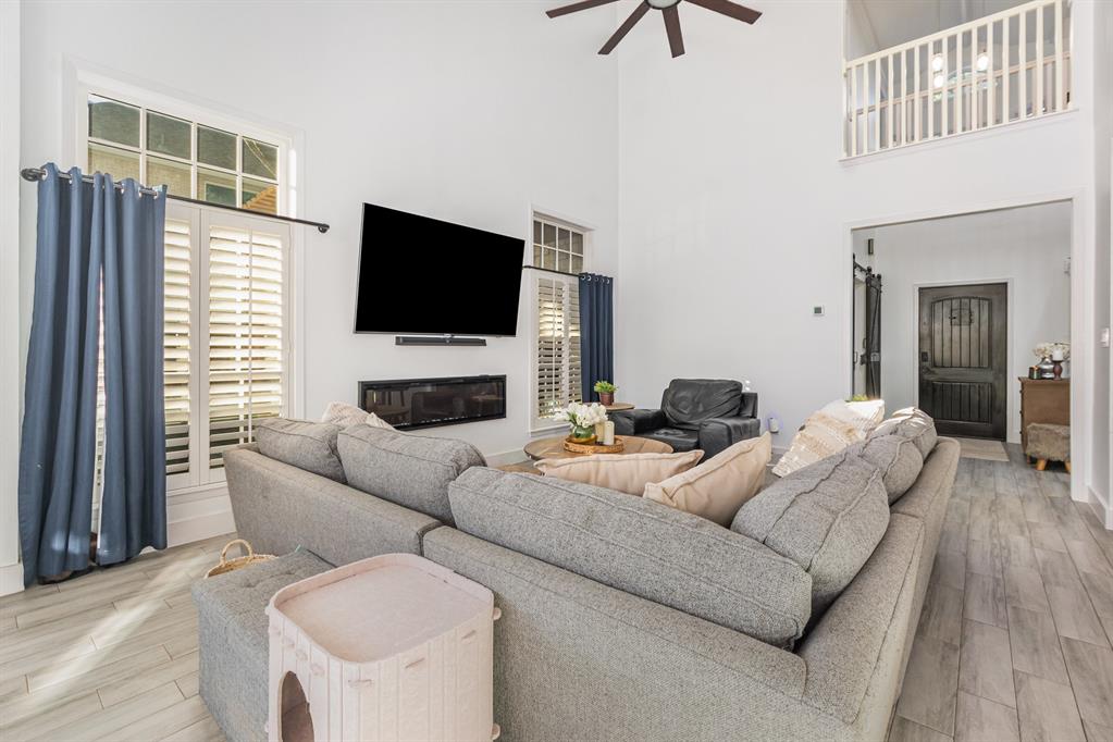 5235 Lakehill Boulevard