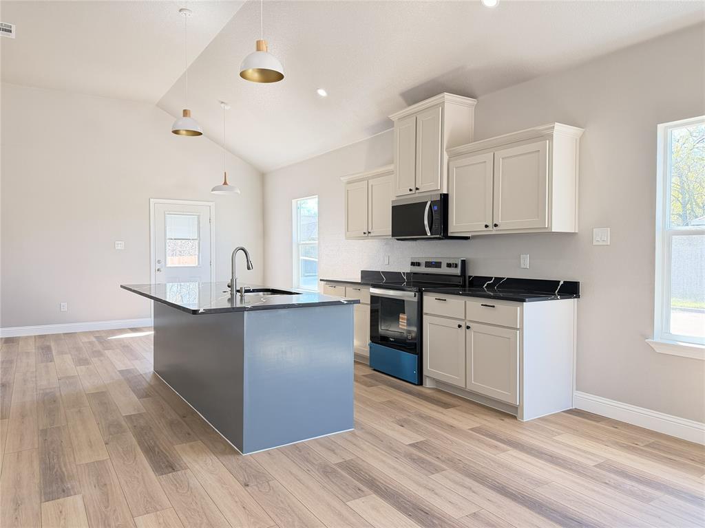 COLLEGE HILL - Residential