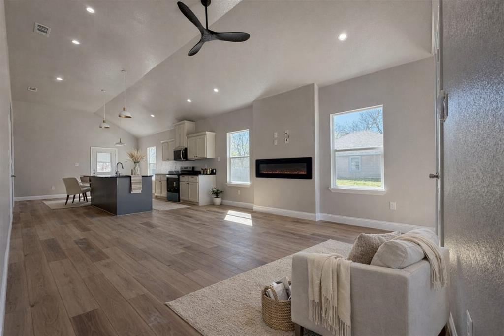 COLLEGE HILL - Residential