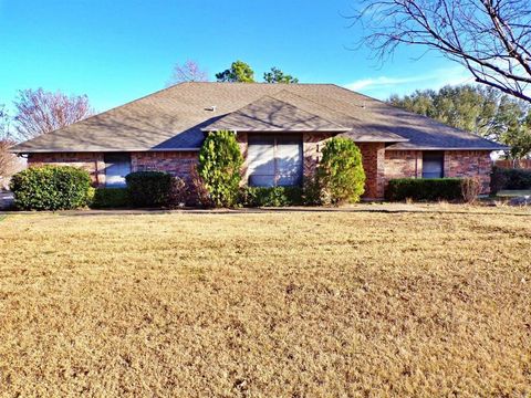 A home in Crowley