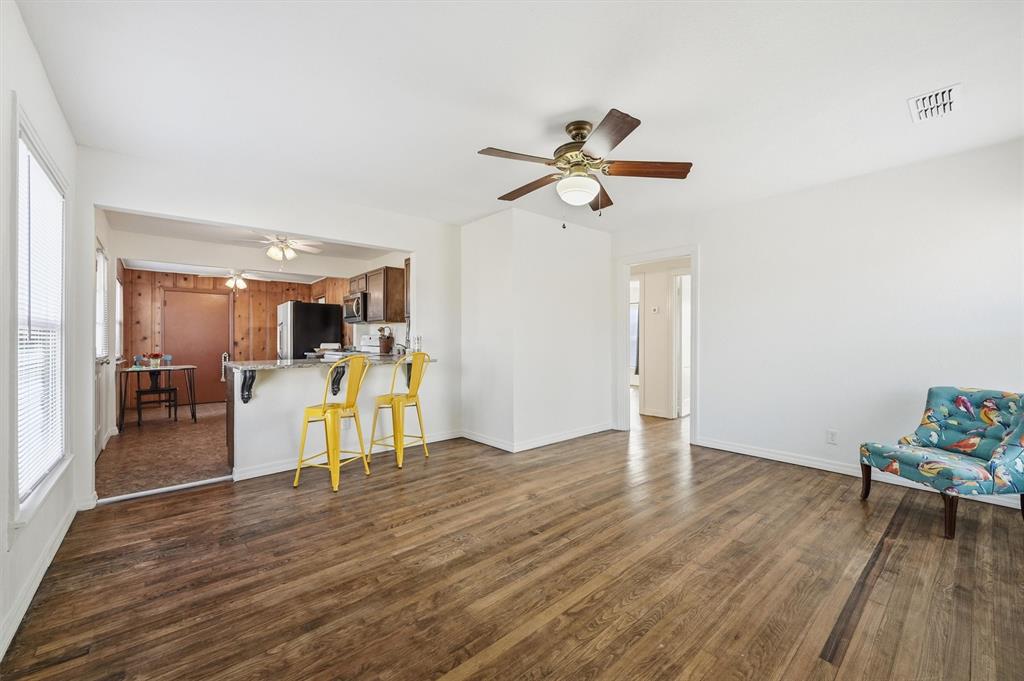 1823 N Crockett Street