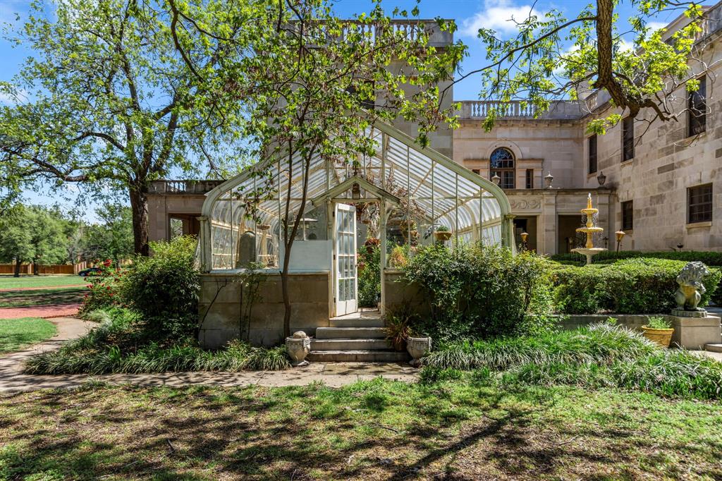 Country Club Estates - Residential