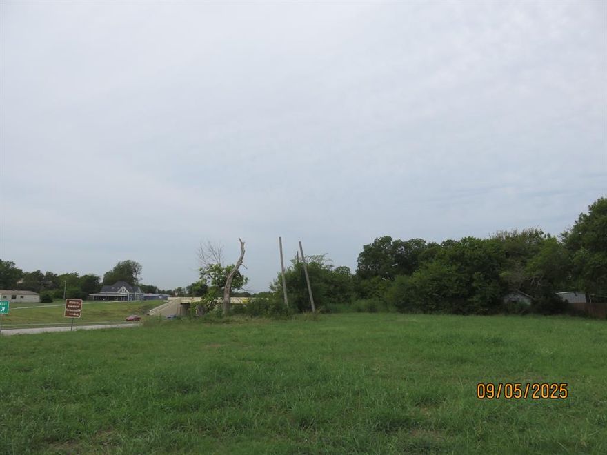 COMMERIAL SALE, MOTIVATED SELLER, Price to sell, corner lot right off of Hwy 380. This property is right down the street from downtown.