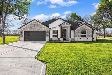 Photo of 203 Saint Andrews Drive, Mabank, TX 75156 (MLS # 21253759)