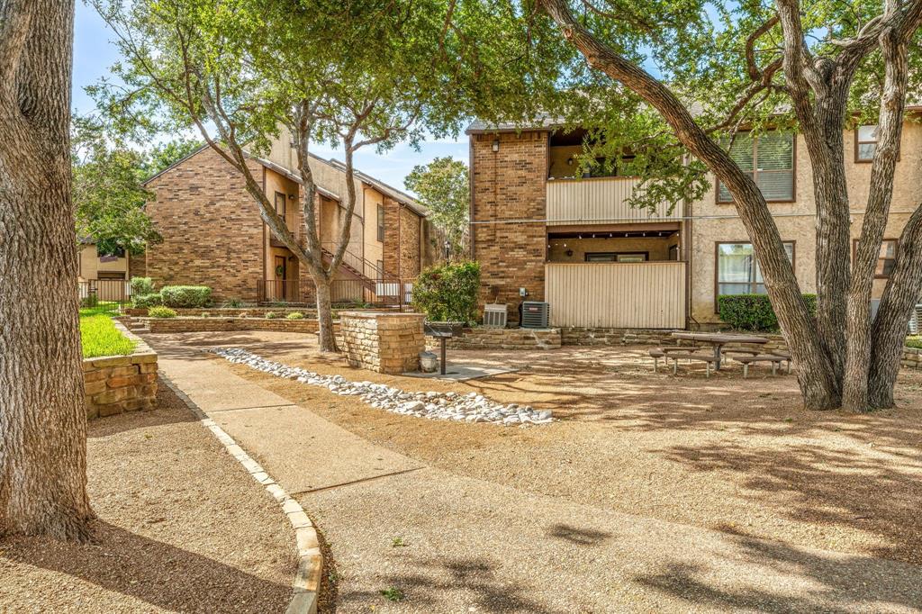 Cloisters Condo The - Residential