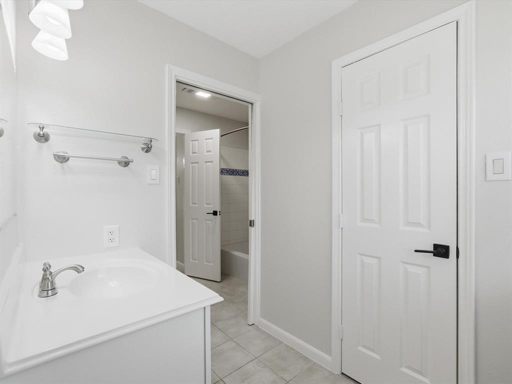 Arlington Downs Twnhs - Residential