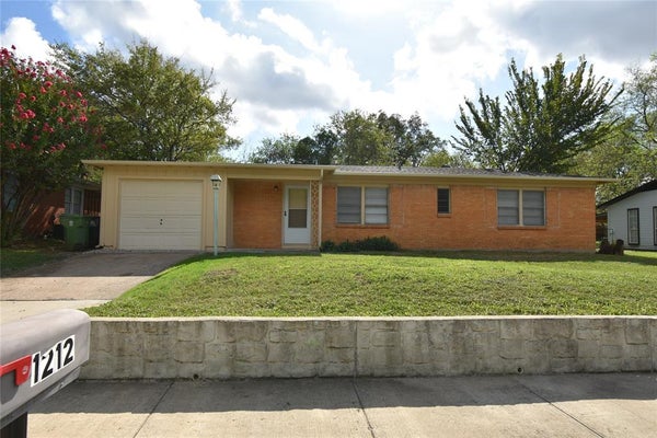 1212 BELVEDERE DR, ARLINGTON, TX 76010 - Image 9afdeadcd06e4bdfe38b22744bb57f58/2983000242