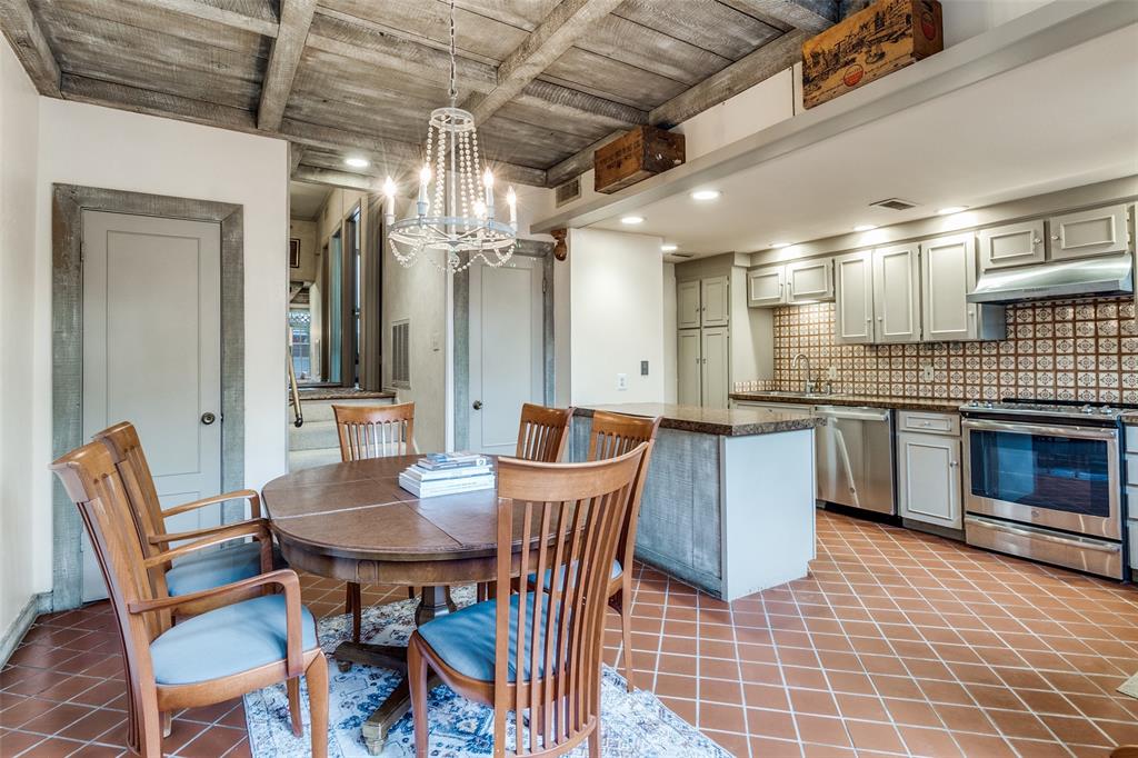 Park Place Twnhms Condo - Residential