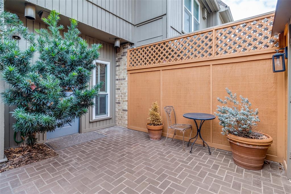 Park Place Twnhms Condo - Residential