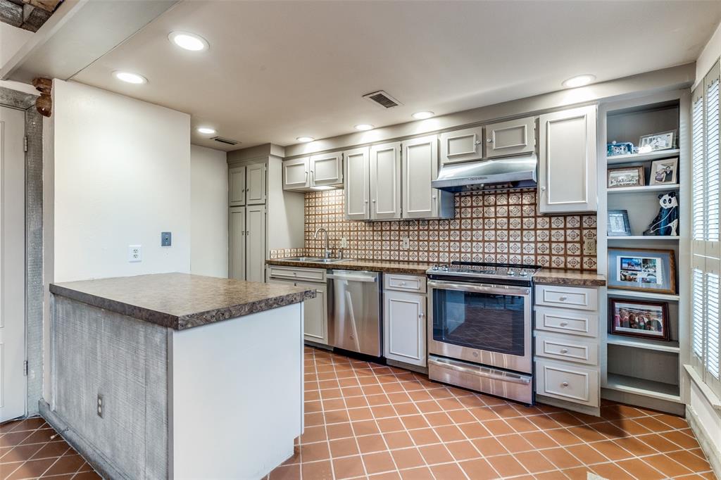 Park Place Twnhms Condo - Residential