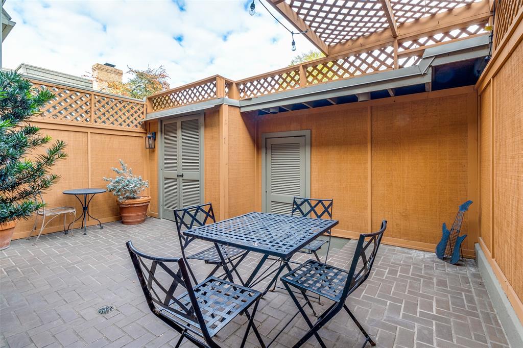 Park Place Twnhms Condo - Residential