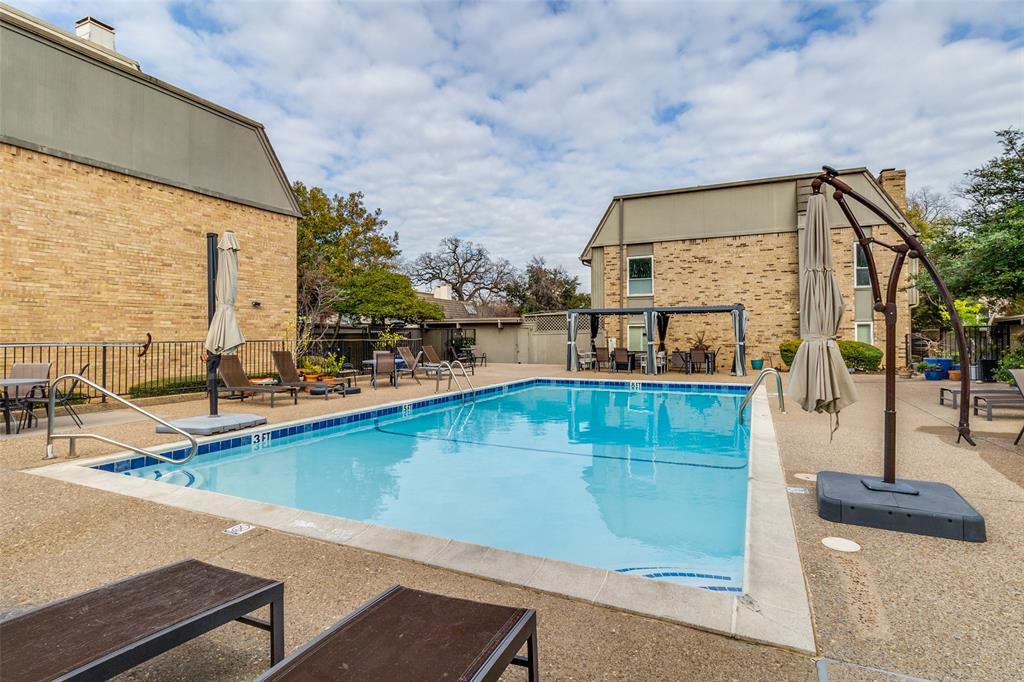 Park Place Twnhms Condo - Residential