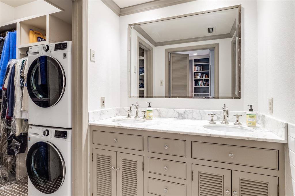 Park Place Twnhms Condo - Residential