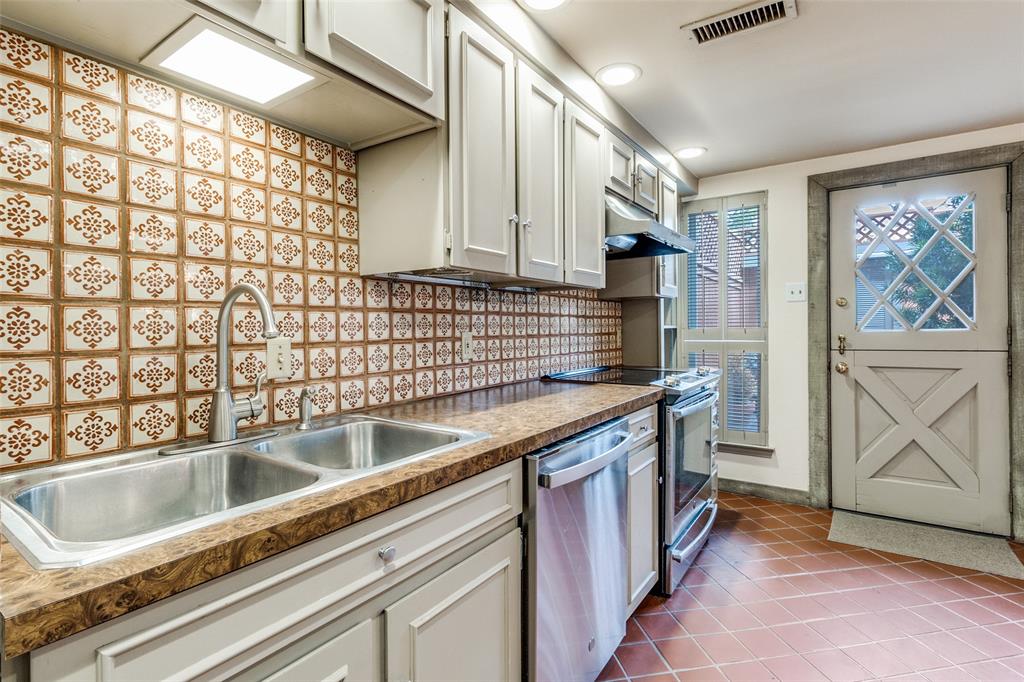 Park Place Twnhms Condo - Residential