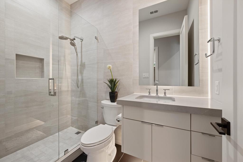 Lakeside Tower - Residential