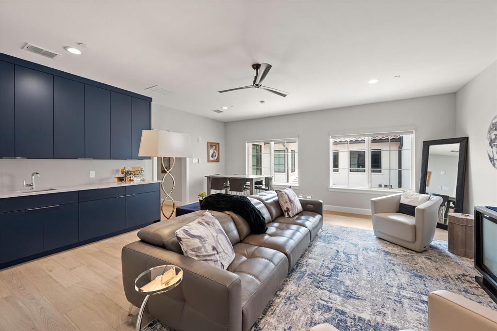 Lakeside Tower - Residential