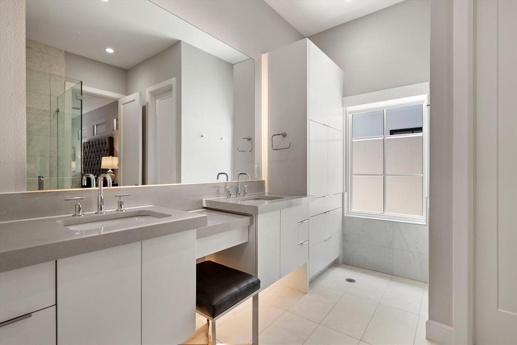 Lakeside Tower - Residential