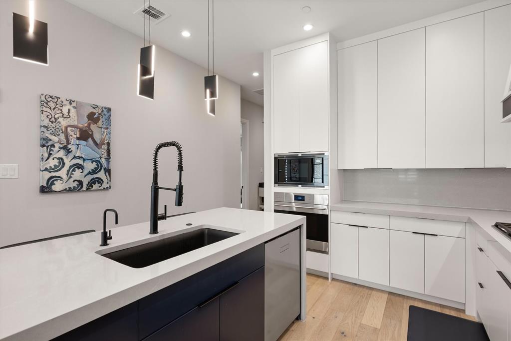 Lakeside Tower - Residential