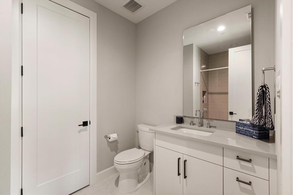 Lakeside Tower - Residential