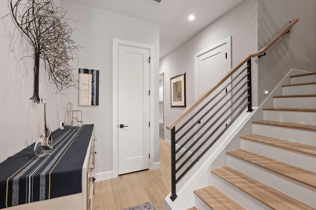 Lakeside Tower - Residential