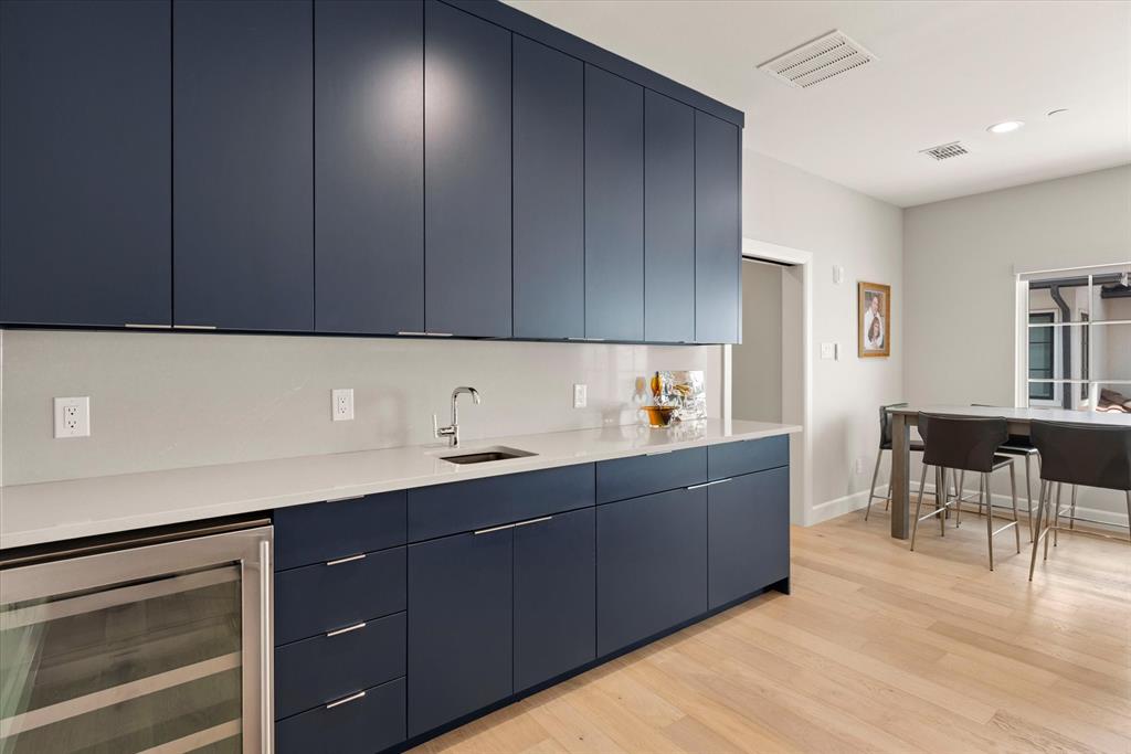 Lakeside Tower - Residential