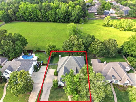 Photo of 2122 Woodlands Drive, Tyler, TX 75703 (MLS # 21347218)