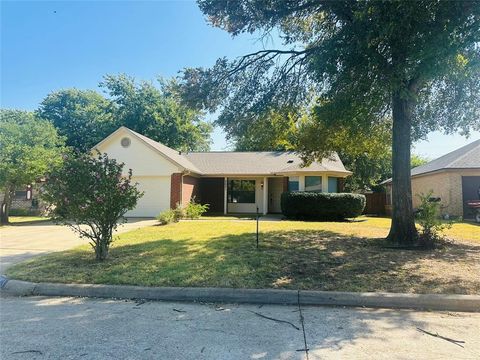 2621 Ozark Drive Grand Prairie TX 75052