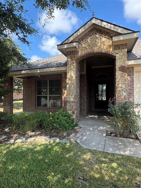 Photo of 111 Valley Ranch Court, Waxahachie, TX 75165 (MLS # 21301738)