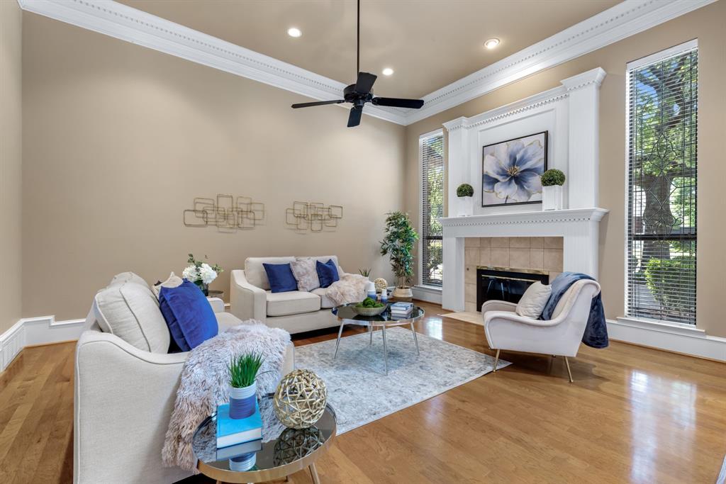 3213 Louis Drive