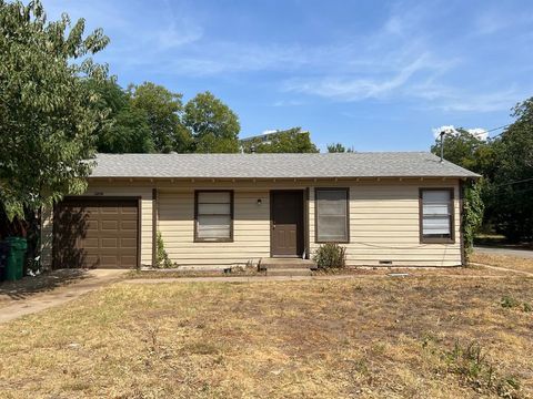 Photo of 1219 Knight Street, Denton, TX 76205 (MLS # 21233267)
