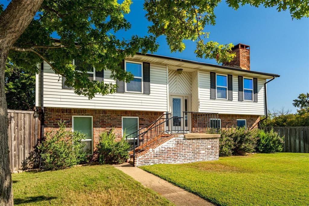 Photo of 1901 Forestwood Drive, Richardson, TX 75081 (MLS # 21127378)