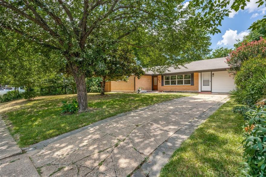 Charming Remodeled Single-Family Home
Welcome to this beautifully updated 4-bedroom, 2-bathroom home offering 1,692 sq ft of thoughtfully renovated living space. Modern finishes blend seamlessly with practical design, featuring a fully updated kitchen, new energy-efficient windows, fresh interior paint, and new flooring throughout. The home is move-in ready with brand-new appliances and updated bathrooms. Enjoy outdoor living with a new deck overlooking a generous backyard — ideal for relaxing or entertaining. Perfect for first-time buyers or rental investors. No repairs needed. Owner financing available.