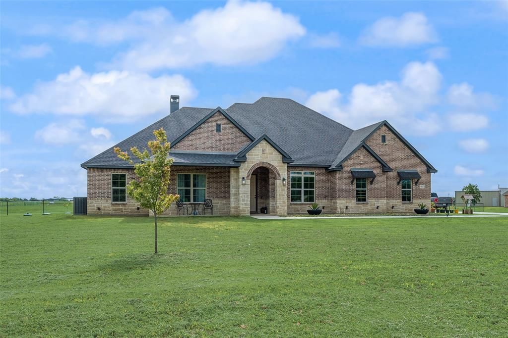 Photo of 1821 E Campus Road, Palmer, TX 75152 (MLS # 21300495)