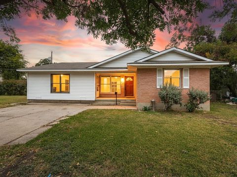 Photo of 1220 Colfax Circle, Richardson, TX 75080 (MLS # 21092110)